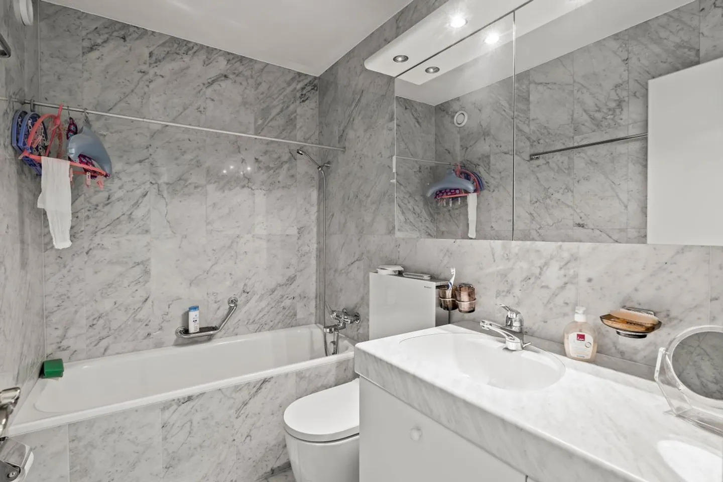 Geräumige Wohnung mit Balkon - Foto 8 von 13