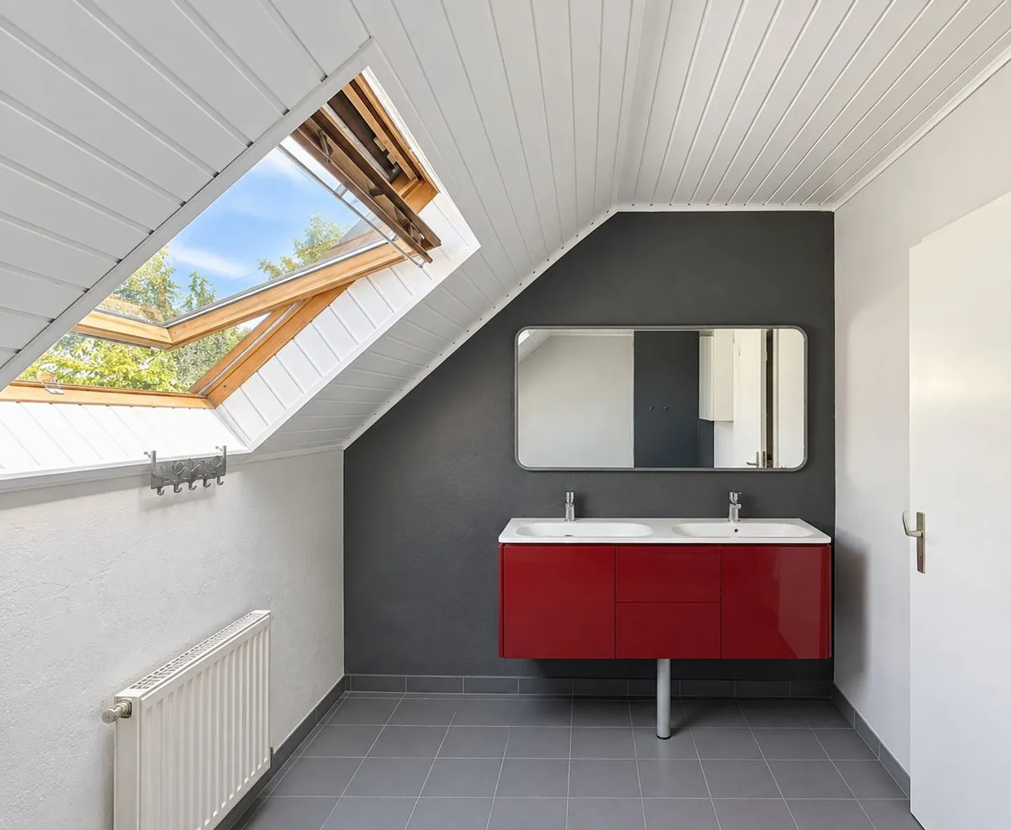 Maison familiale avec jardin - Photo 8 sur 9