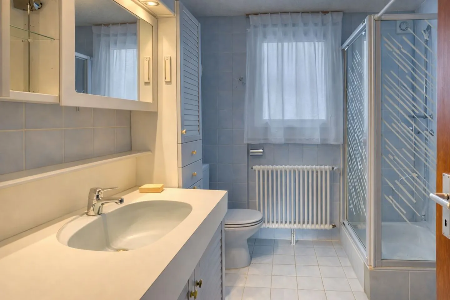 GRAND CHALET WITH 2 APARTMENTS AND BUILDABLE LAND - Photo 8 of 11