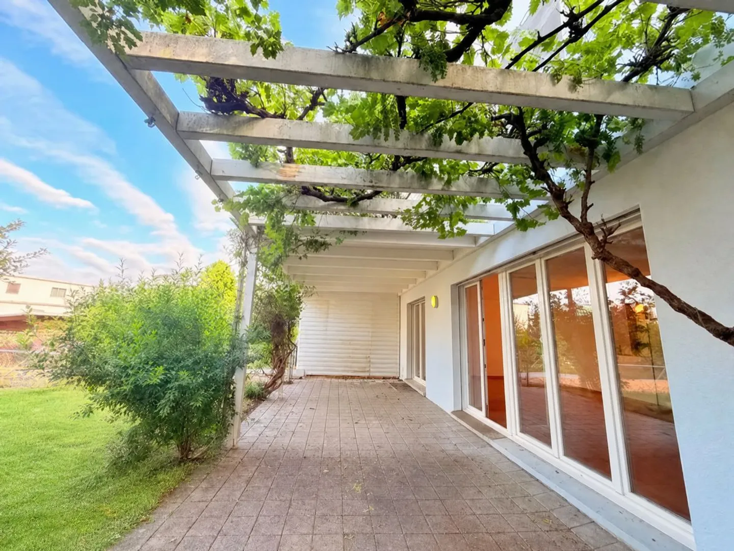 Maison de 7,5 pièces exceptionnellement spacieuse avec jardin orienté sud et 2ème étage polyvalent - Photo 5 sur 13