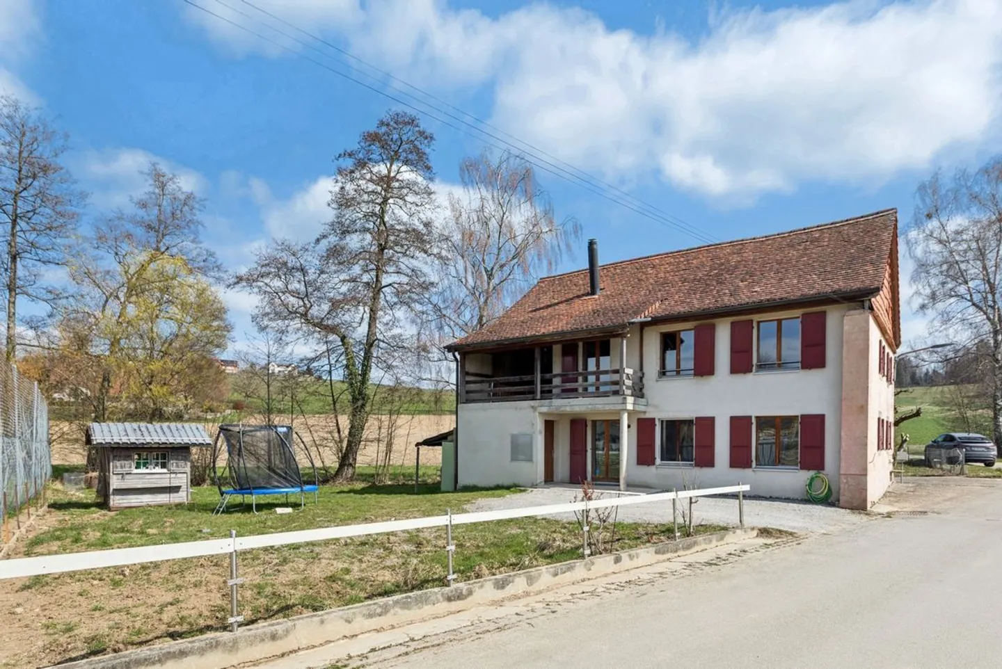 Renoviertes 5-Zimmer-Haus mit grossem Garten in Villarzel - Foto 1 von 10