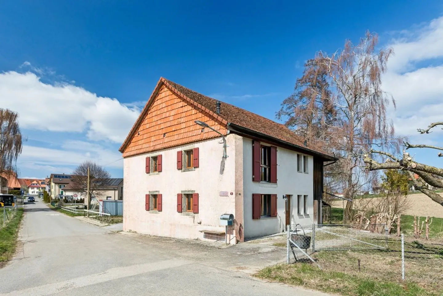 Renoviertes 5-Zimmer-Haus mit grossem Garten in Villarzel - Foto 2 von 10