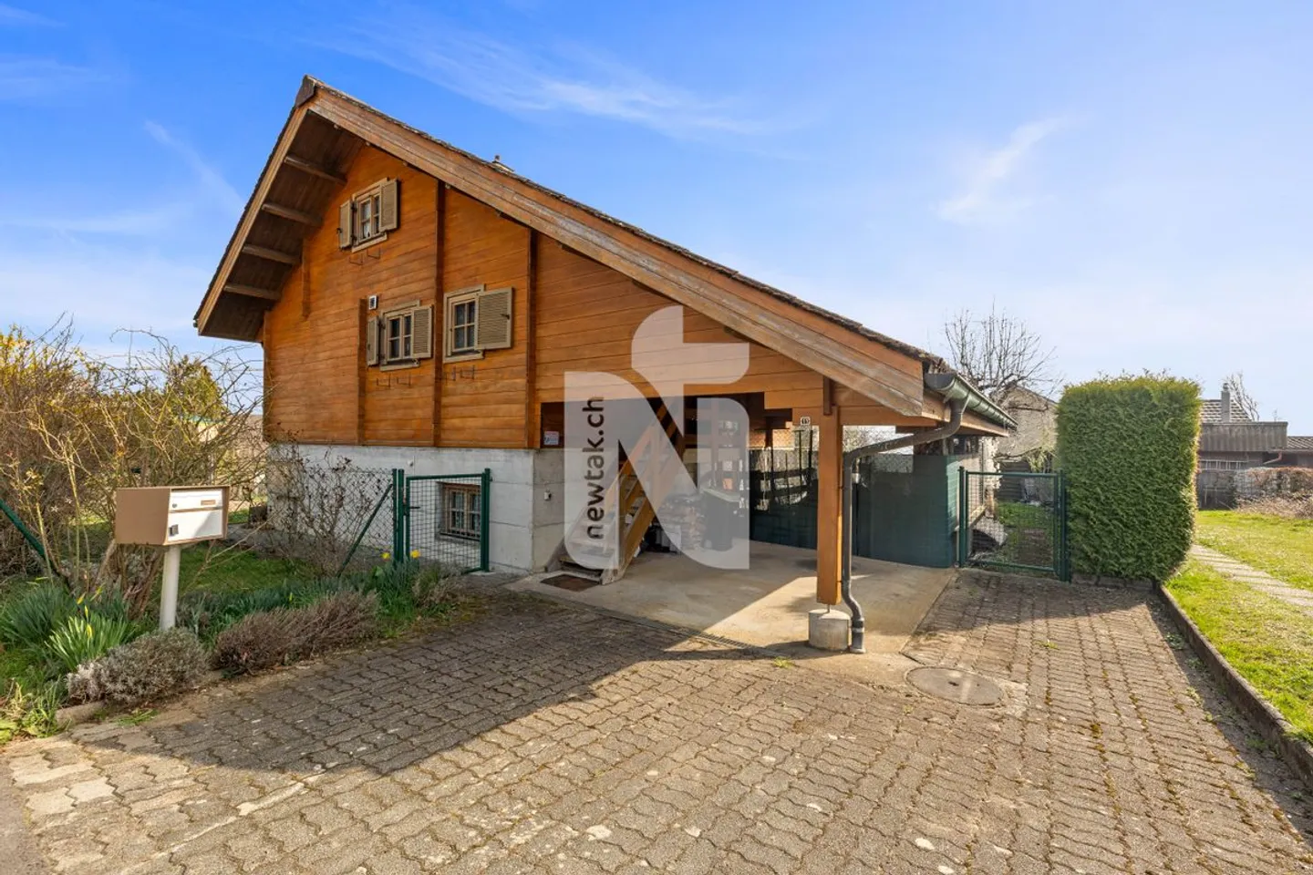 Incantevole casa unifamiliare indipendente in posizione tranquilla con giardino idilliaco - Foto 3 di 11