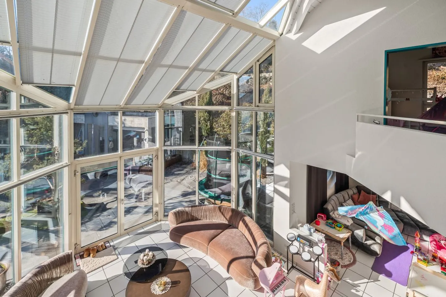 EXCLUSIVE VILLA WITH POOL | 285 m² LIVING SPACE | 1,058 m² PLOT - Photo 4 of 13