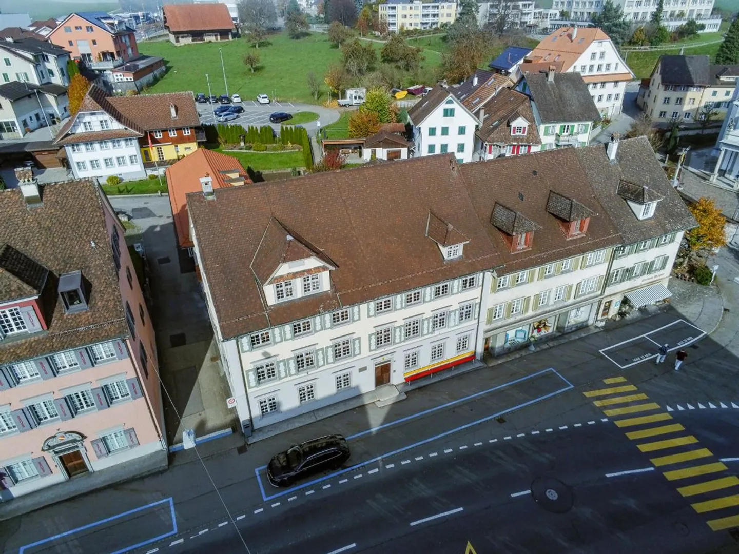 Characterful property in the historic town center - Photo 1 of 13