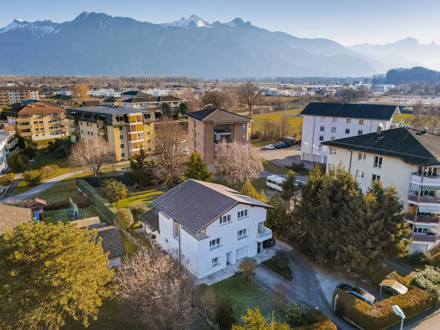 Magnifique Villa avec Revenu Locatif - Photo 2 sur 13