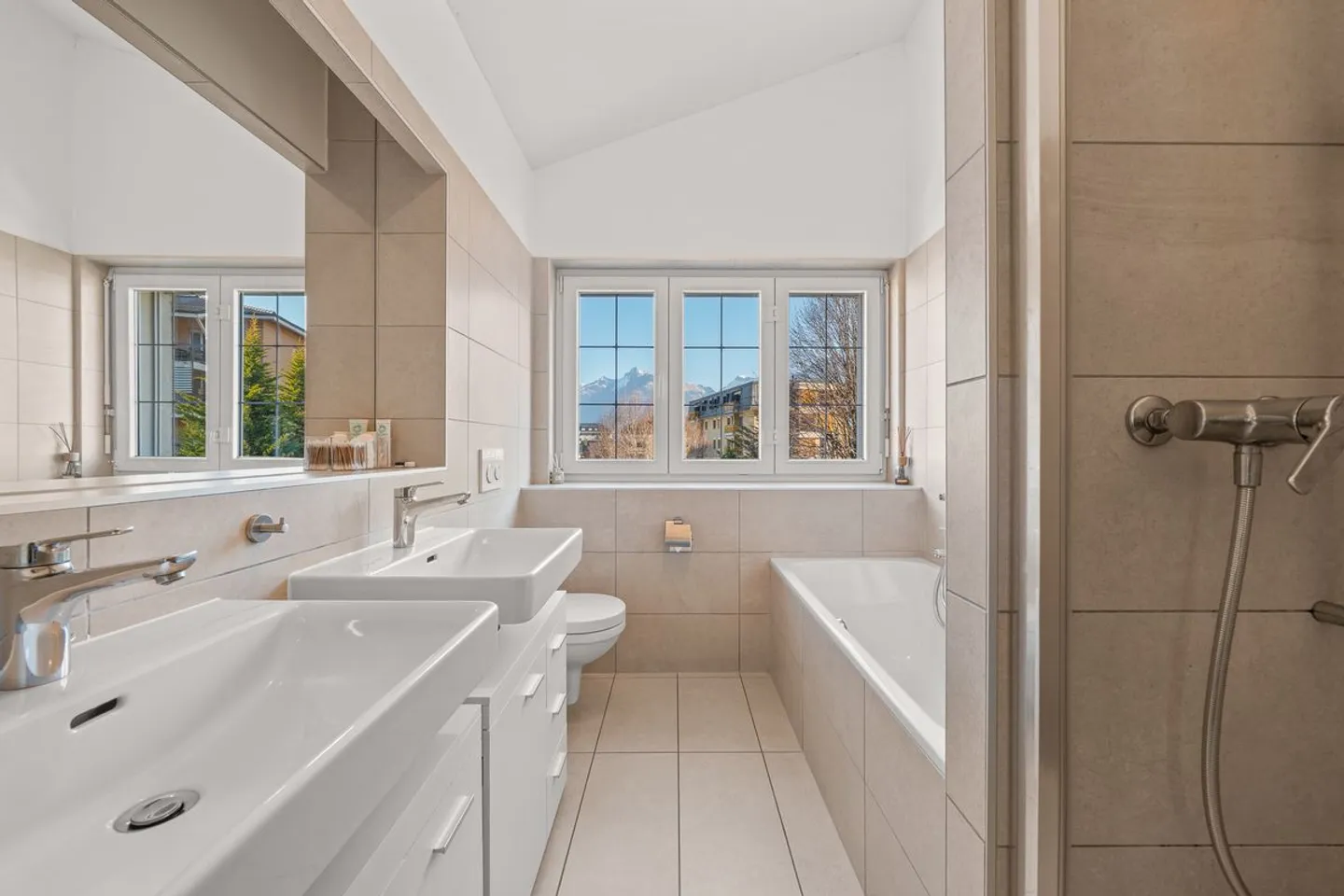 Magnifique Villa avec Revenu Locatif - Photo 12 sur 13