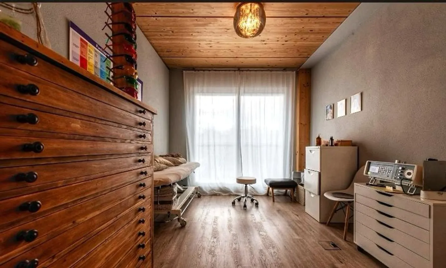 Punto di forza architettonico: Spazio ufficio/studio di 5,5 locali con molta luce e stile - Foto 11 di 13