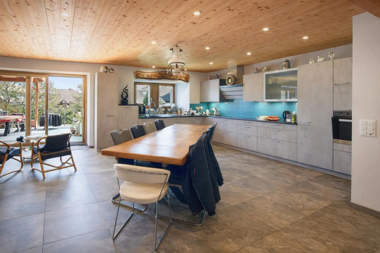 Wunderschönes Familienhaus - Foto 3 von 13