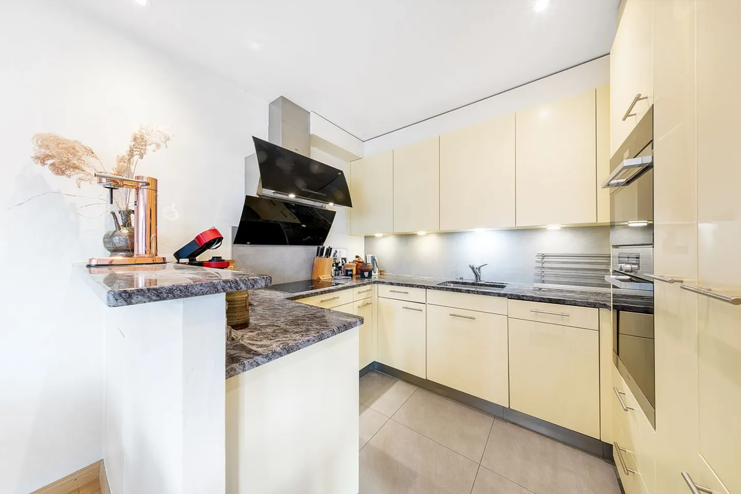 Spacious 3.5 rooms in La Conversion with magnificent south-facing terrace - Photo 10 of 13