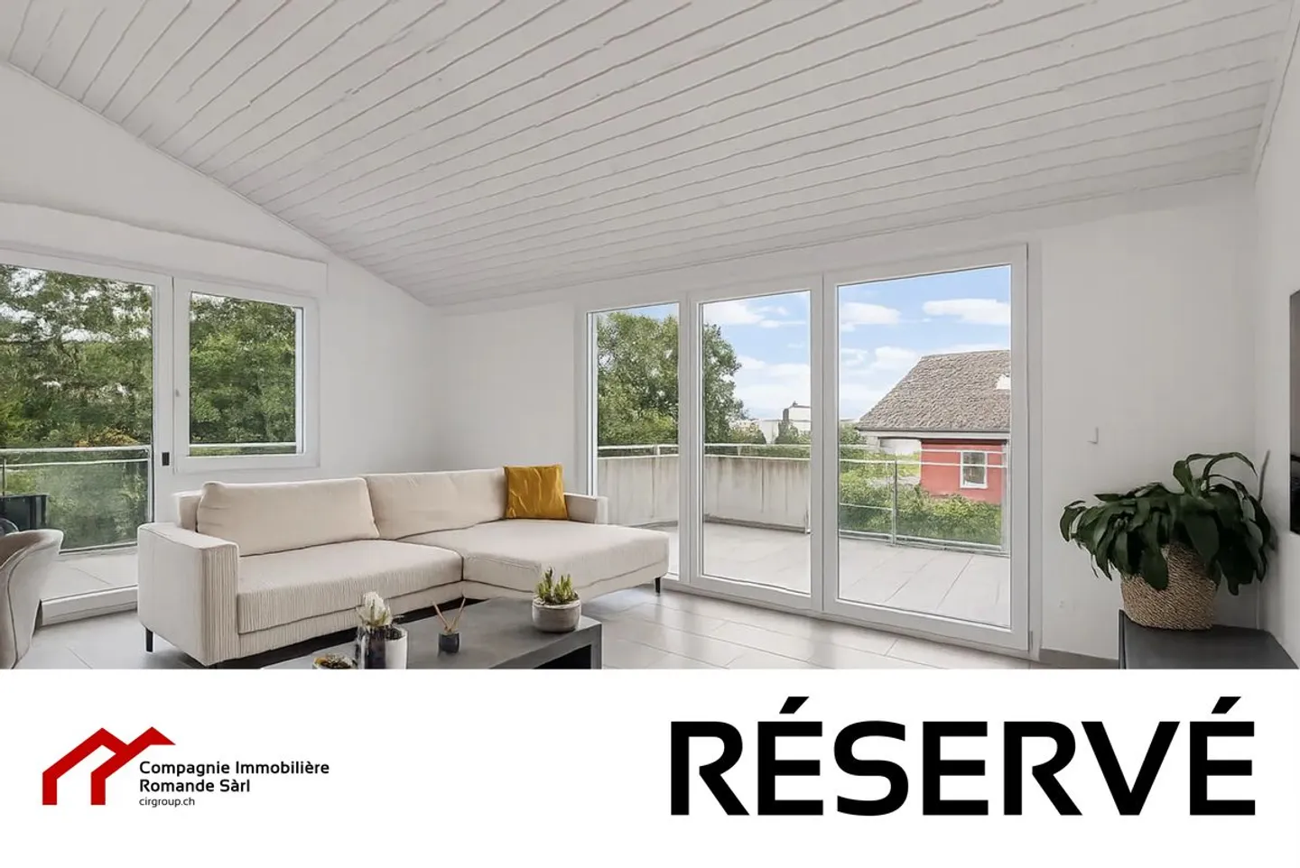 Charming 4.5-room apartment in the attic in Ursy - Photo 1 of 13
