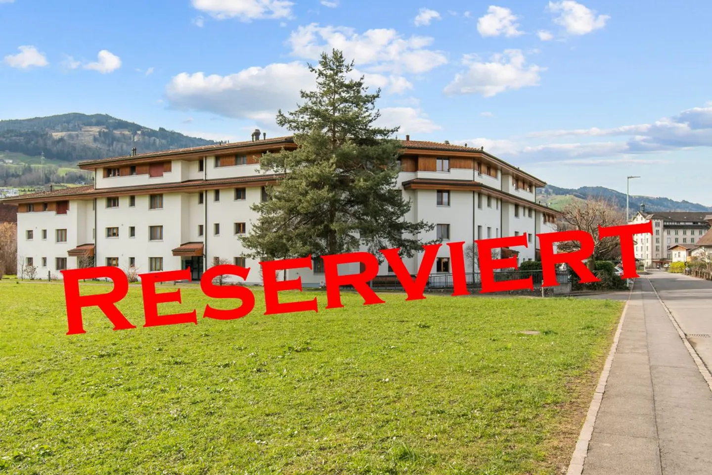 Geräumige Wohnung in Siebnen - Foto 1 von 9