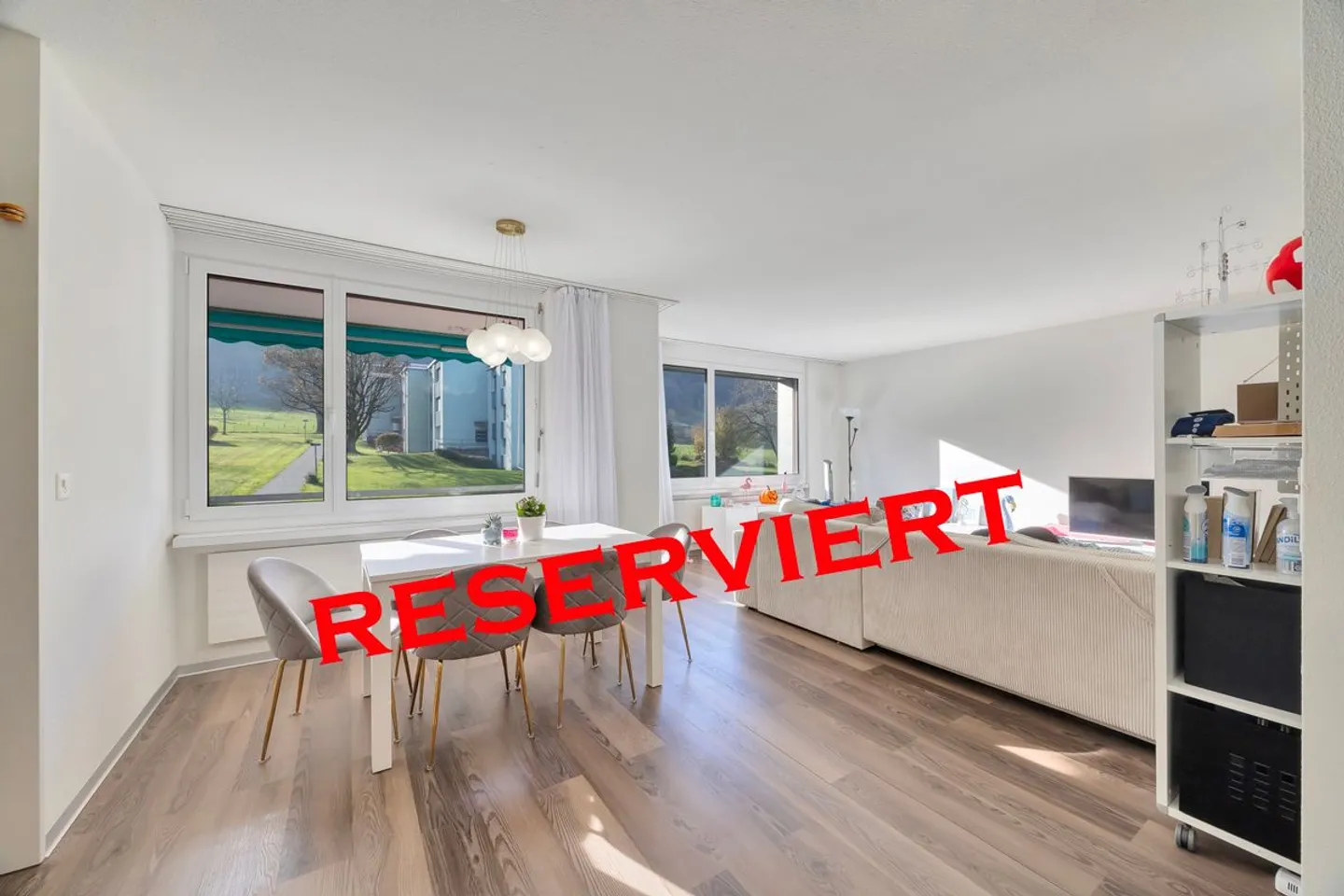 Maison parfaite à Schübelbach - Appartement ensoleillé de 2,5 pièces avec balcon - Photo 1 sur 2