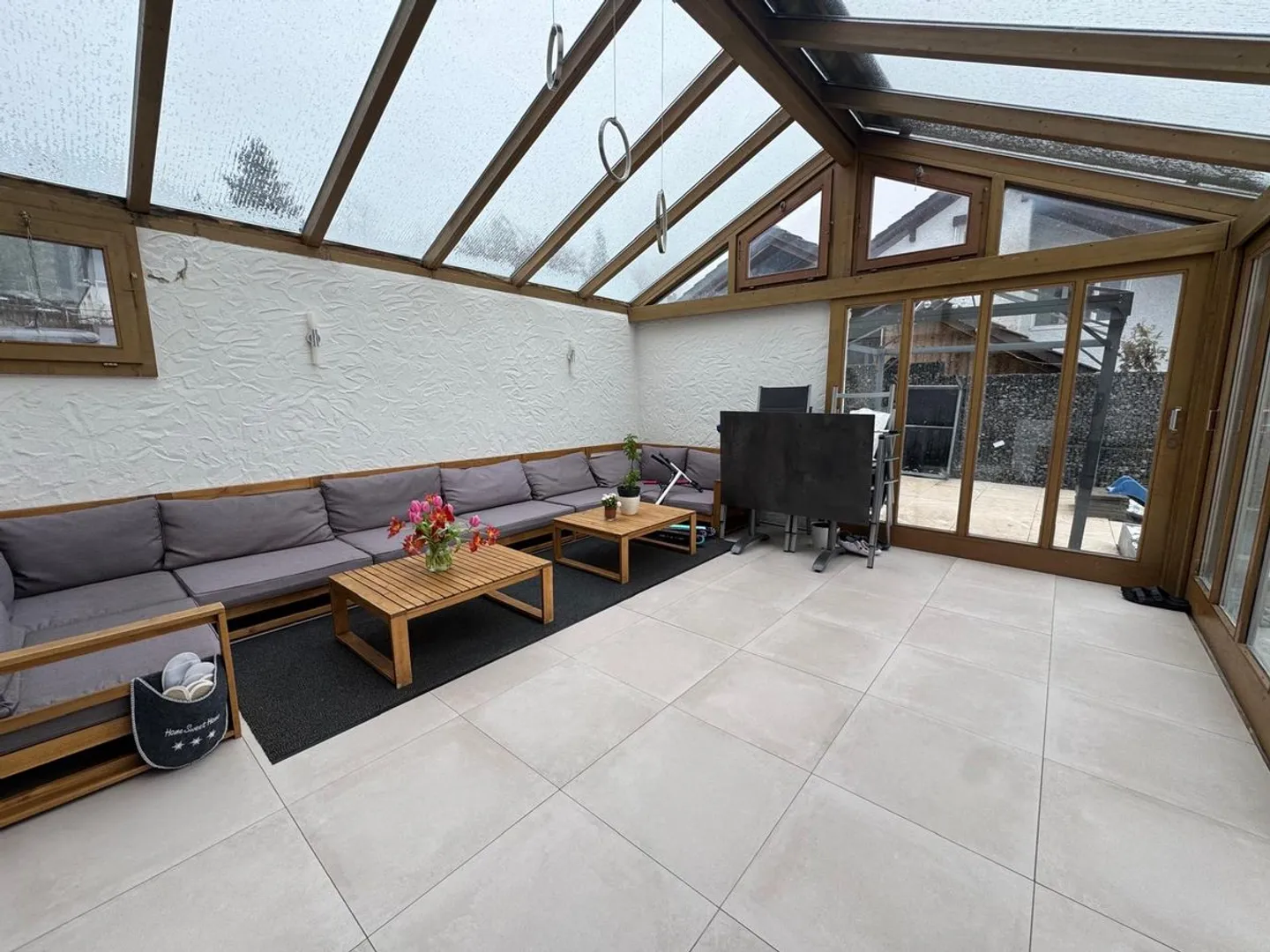 Rarità in Posizione Privilegiata con Piscina, Giardino d'Inverno e Lounge per Grigliate Frescamente Ristrutturato - Foto 4 di 13