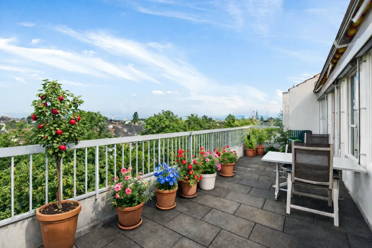 Maisonette unique en attique avec deux terrasses à Bâle - Photo 1 sur 12