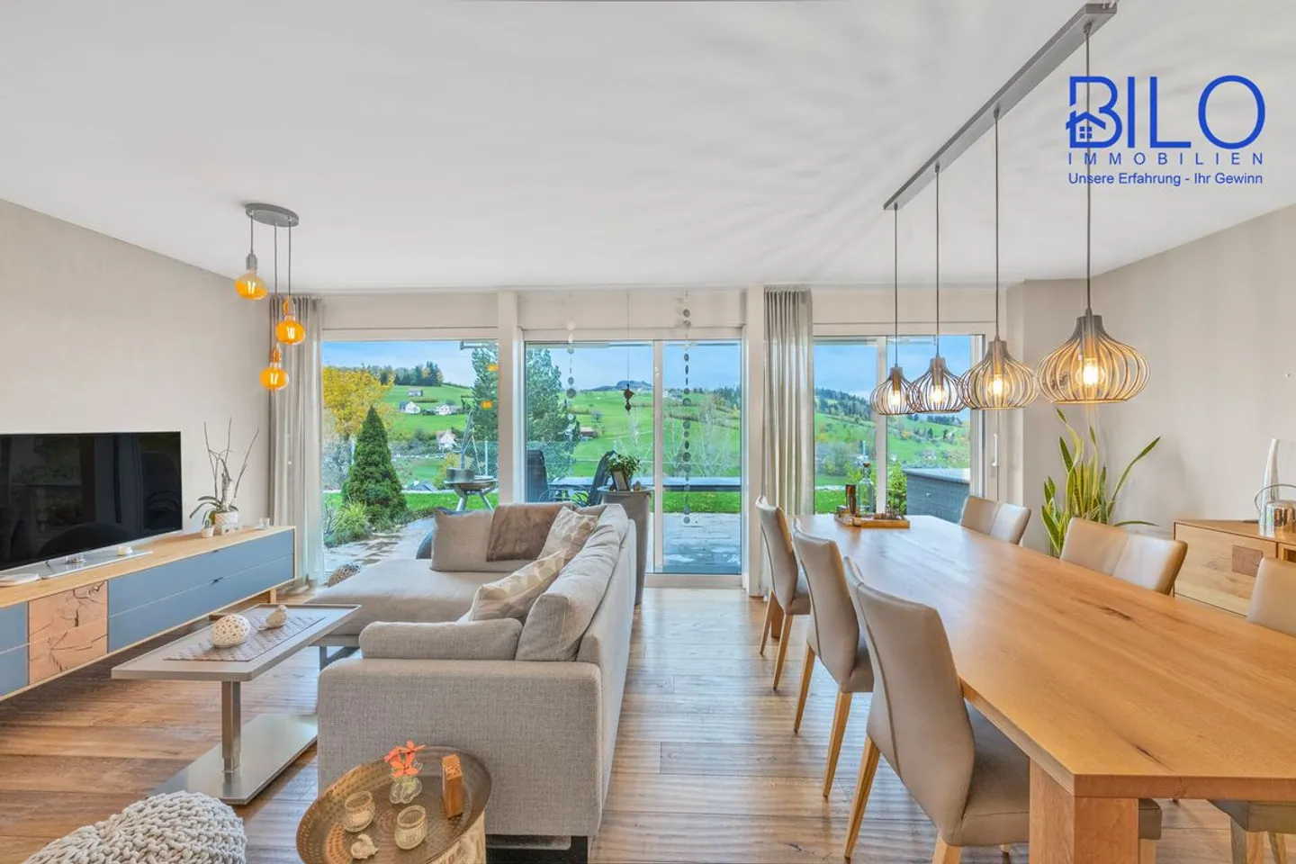 Vivre de manière idyllique dans un endroit sans brouillard avec vue sur les montagnes et la vallée - Photo 4 sur 13