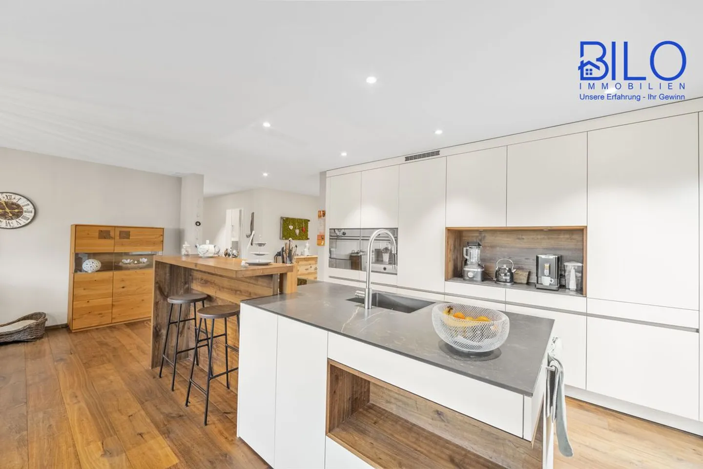 Vivre de manière idyllique dans un endroit sans brouillard avec vue sur les montagnes et la vallée - Photo 5 sur 13