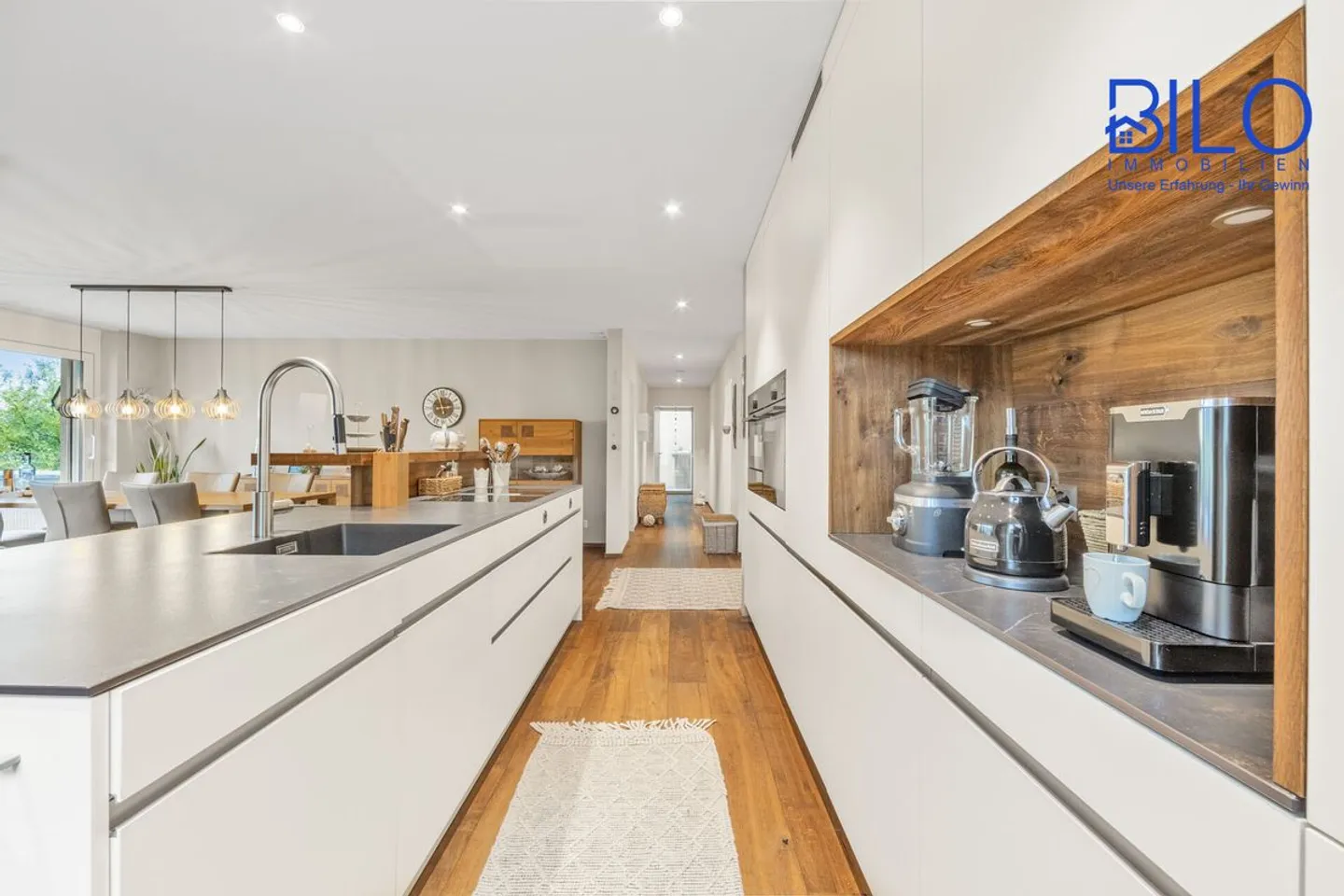 Vivre de manière idyllique dans un endroit sans brouillard avec vue sur les montagnes et la vallée - Photo 6 sur 13