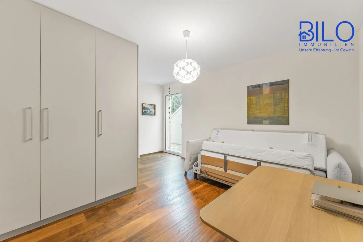 Vivre de manière idyllique dans un endroit sans brouillard avec vue sur les montagnes et la vallée - Photo 11 sur 13