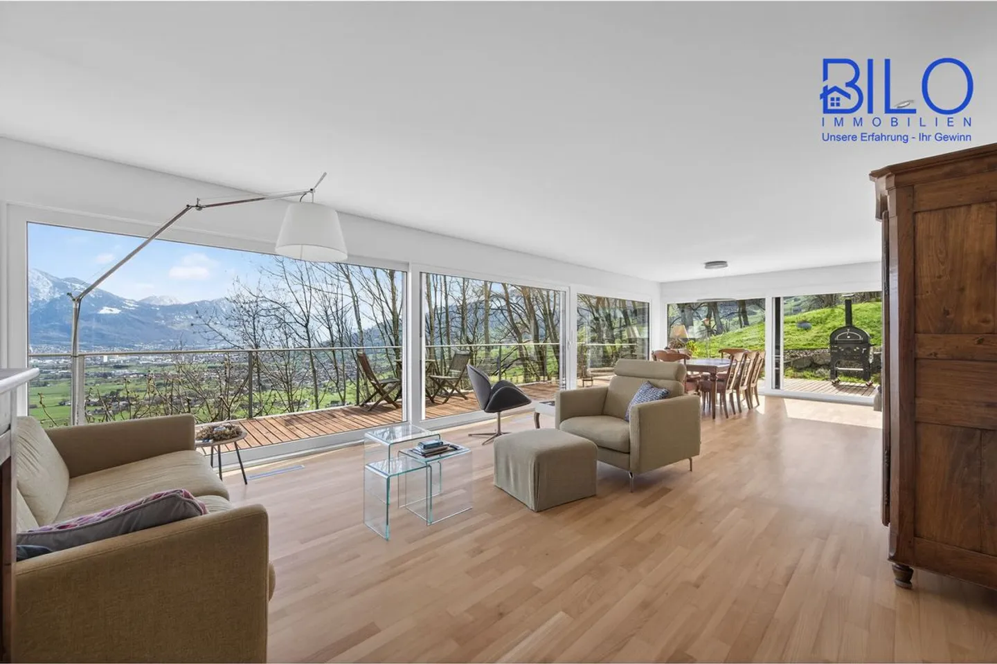 Grosszügiges, neuwertiges Haus mit unverbaubarer Panoramasicht - Photo 5 of 13