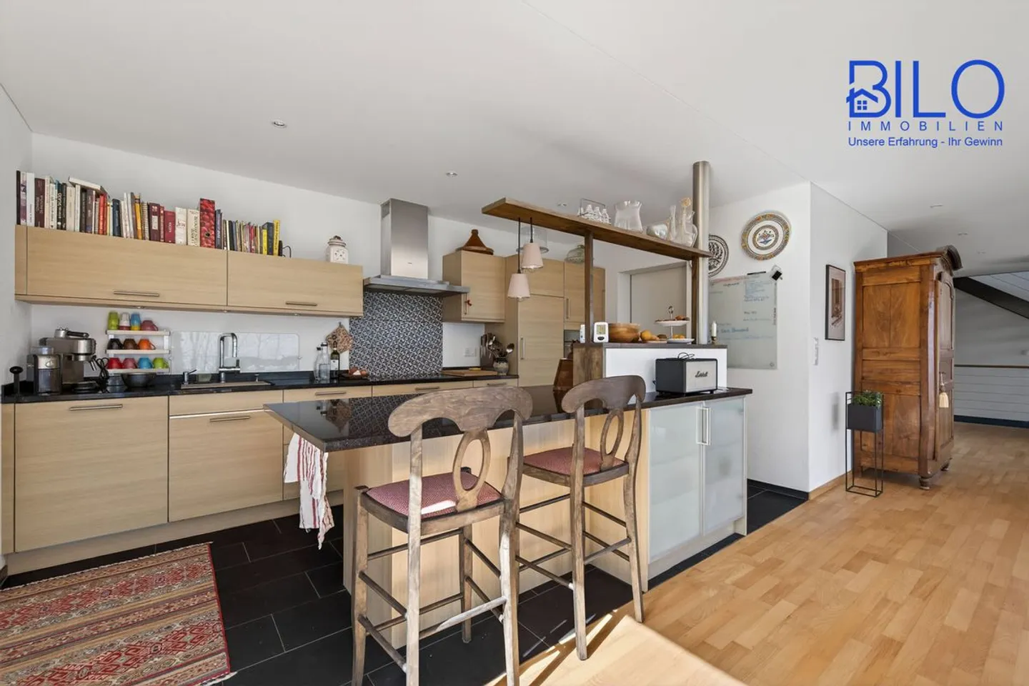 Grosszügiges, neuwertiges Haus mit unverbaubarer Panoramasicht - Photo 7 of 13