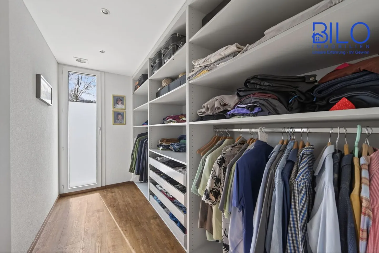 Grosszügiges, neuwertiges Haus mit unverbaubarer Panoramasicht - Photo 10 of 13