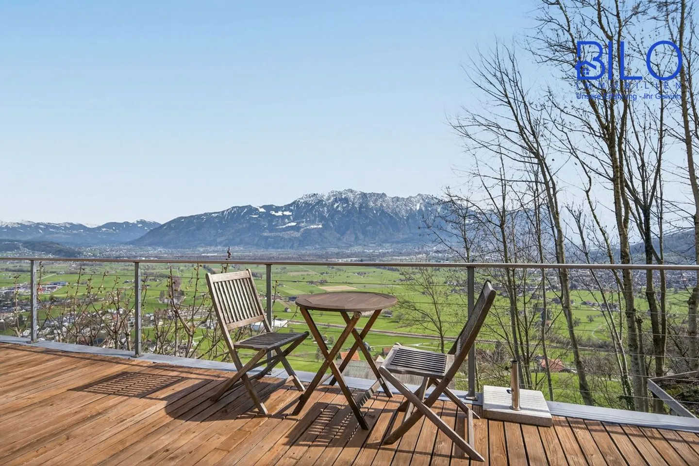 Grosszügiges, neuwertiges Haus mit unverbaubarer Panoramasicht - Photo 3 of 13