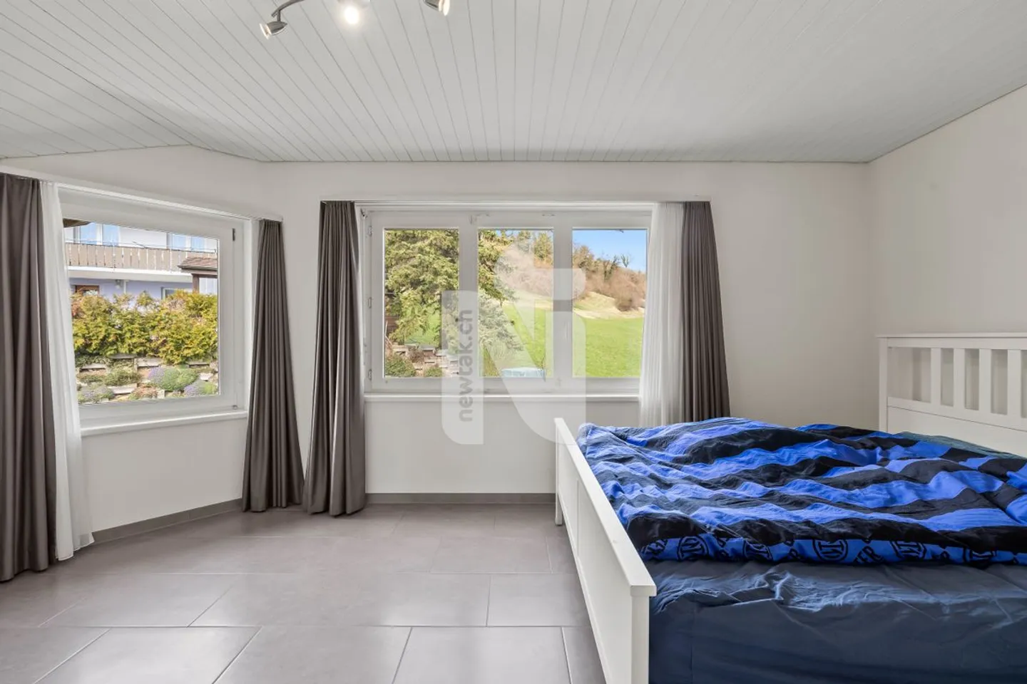 Tranquillo, moderno, adatto alle famiglie con vista libera sul verde, giardino e posti auto sotterranei - Foto 10 di 13