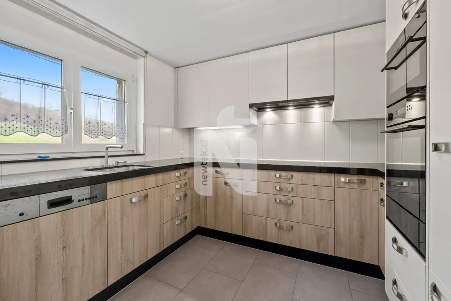 Tranquillo, moderno, adatto alle famiglie con vista libera sul verde, giardino e posti auto sotterranei - Foto 8 di 13