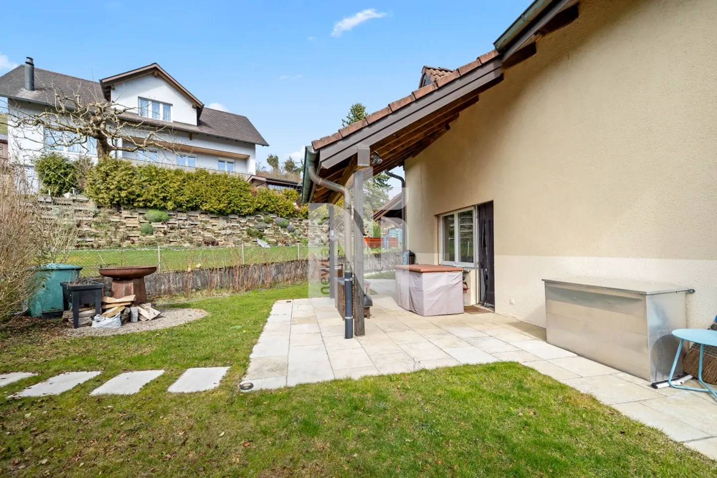 Tranquillo, moderno, adatto alle famiglie con vista libera sul verde, giardino e posti auto sotterranei - Foto 4 di 13