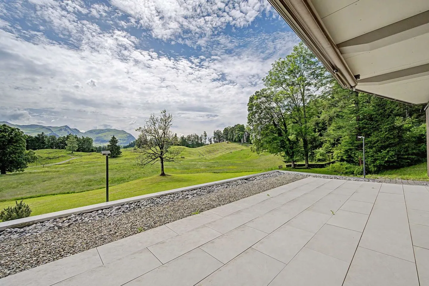 Modern 2.5-room apartment with panoramic view in Illgau (St. Karl) - Photo 8 of 13