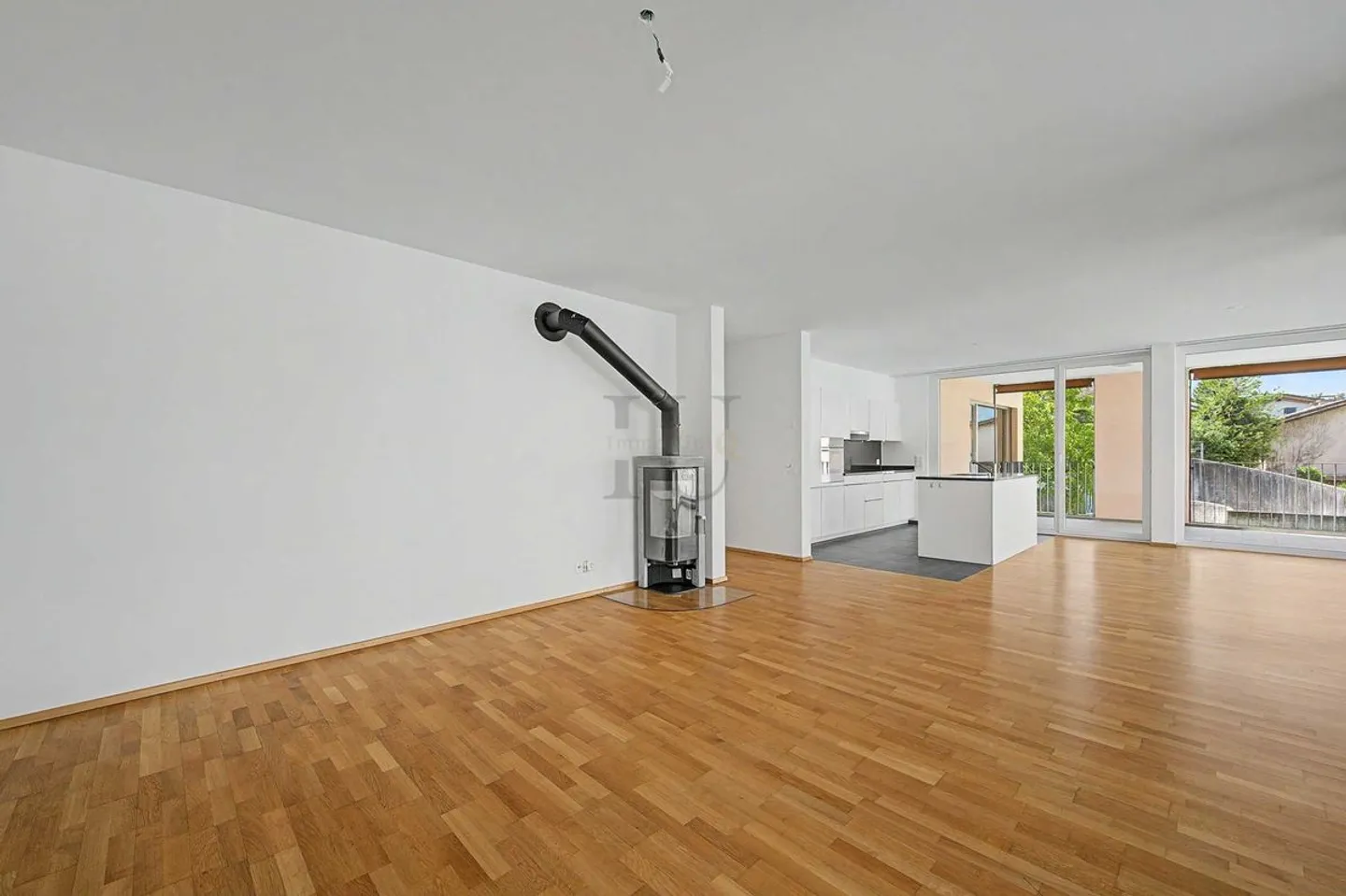 Appartement spacieux avec terrasse - Photo 5 sur 10