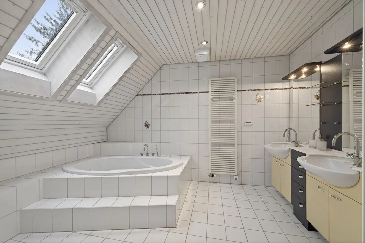 Appartement en Duplex sous les Combles dans un Emplacement Calme et Rural - Photo 5 sur 13