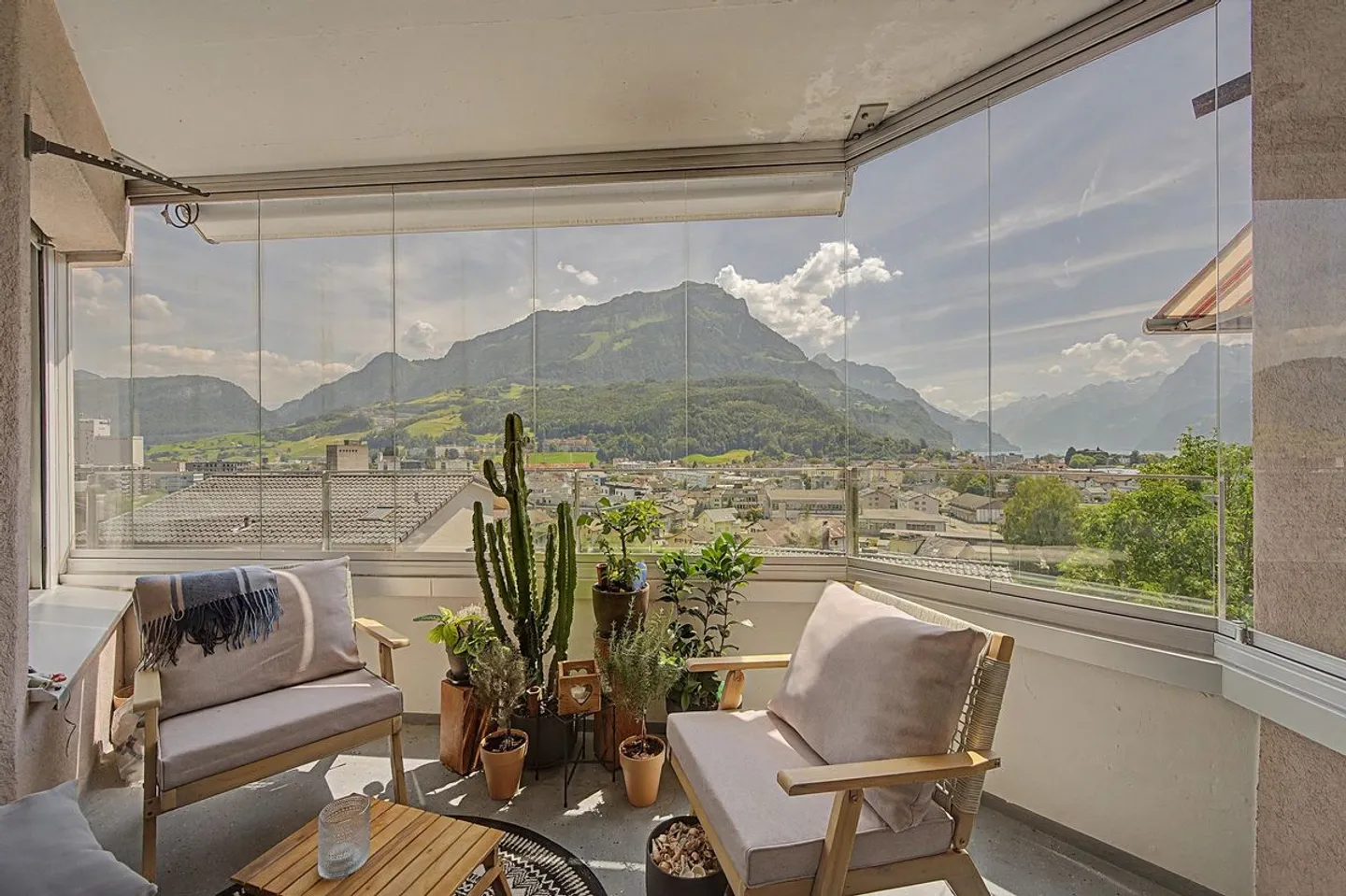 Wohnung mit unverbaubarer Panoramaaussicht und Wellnessbereich - Foto 1 di 13