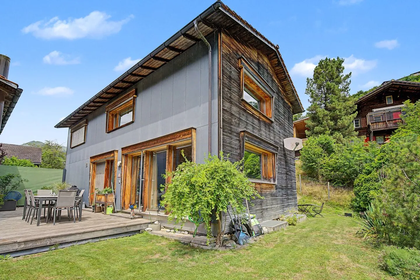 Familienhaus mit Garten und Bergsicht - Foto 1 von 9