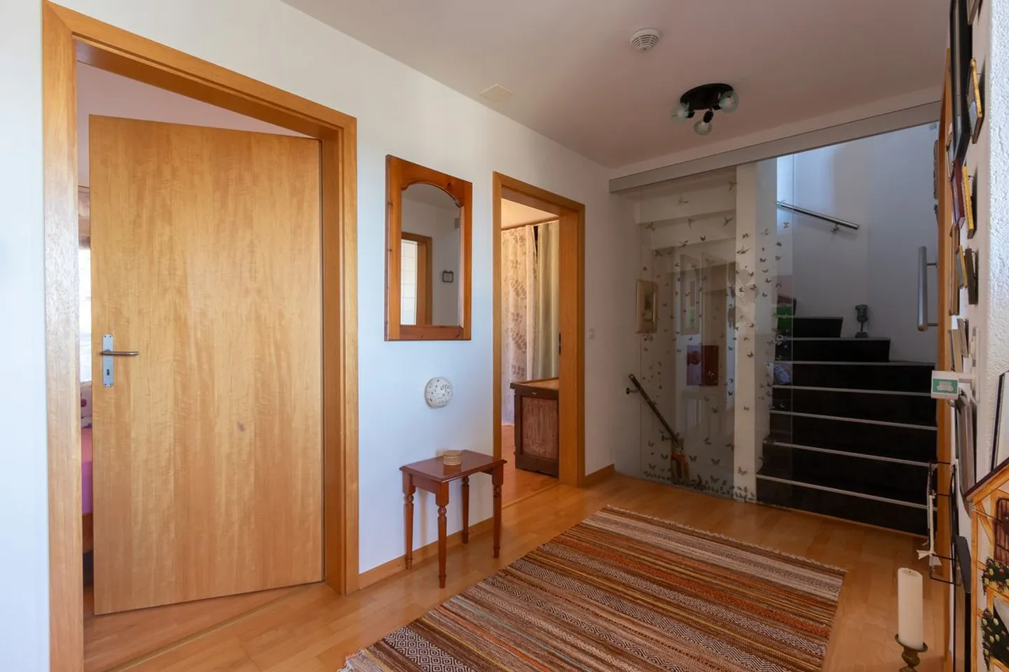 Charmantes halb freistehendes 5.5-Zi-Einfamilienhaus -familienfreundlich, ruhig, sonnig - Foto 12 von 13