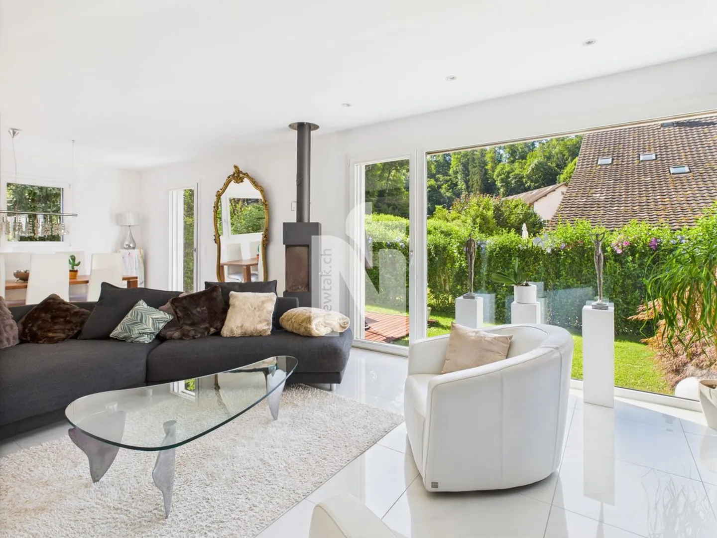 Tranquillo, moderno, luminoso, con grande balcone, terrazza, giardino e carport - Foto 8 di 13