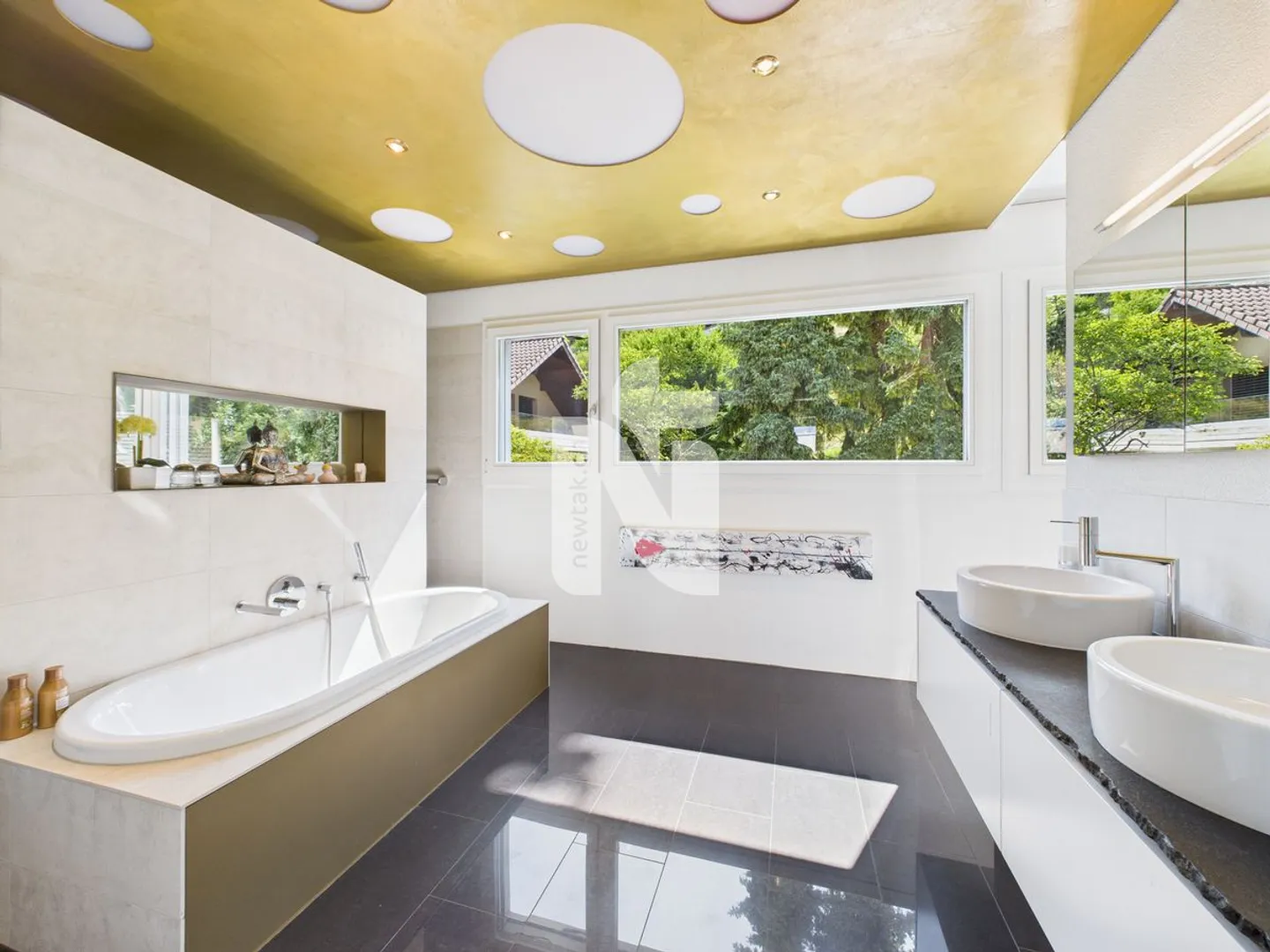 Tranquillo, moderno, luminoso, con grande balcone, terrazza, giardino e carport - Foto 10 di 13