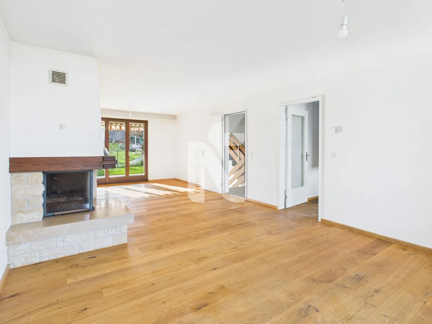 Sehr schönes Haus mit Weitsicht, Garten, Sitzplatz und grossem Carport - Photo 4 sur 9