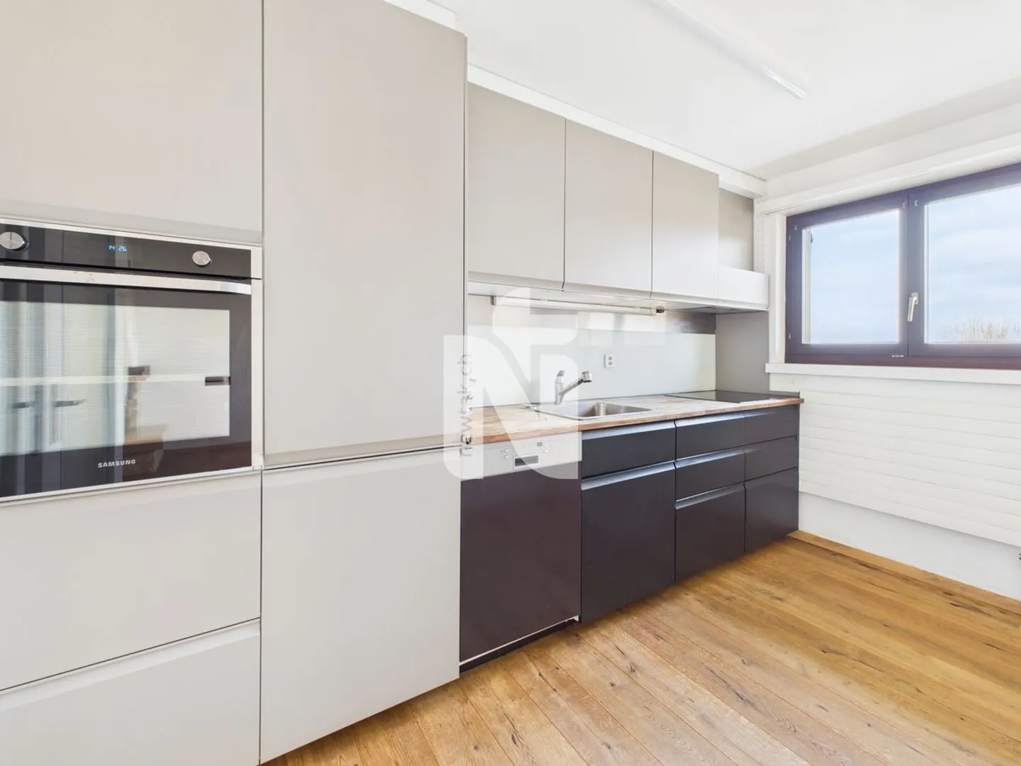 Sehr schönes Haus mit Weitsicht, Garten, Sitzplatz und grossem Carport - Photo 5 sur 9