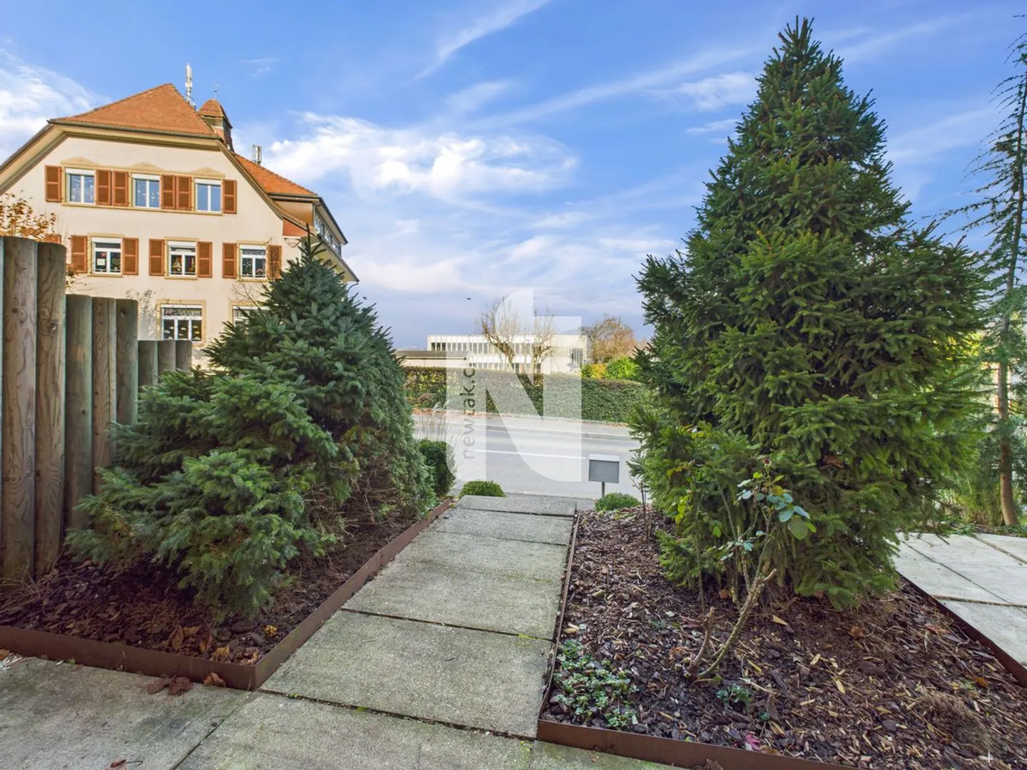 Sehr schönes Haus mit Weitsicht, Garten, Sitzplatz und grossem Carport - Photo 2 sur 9