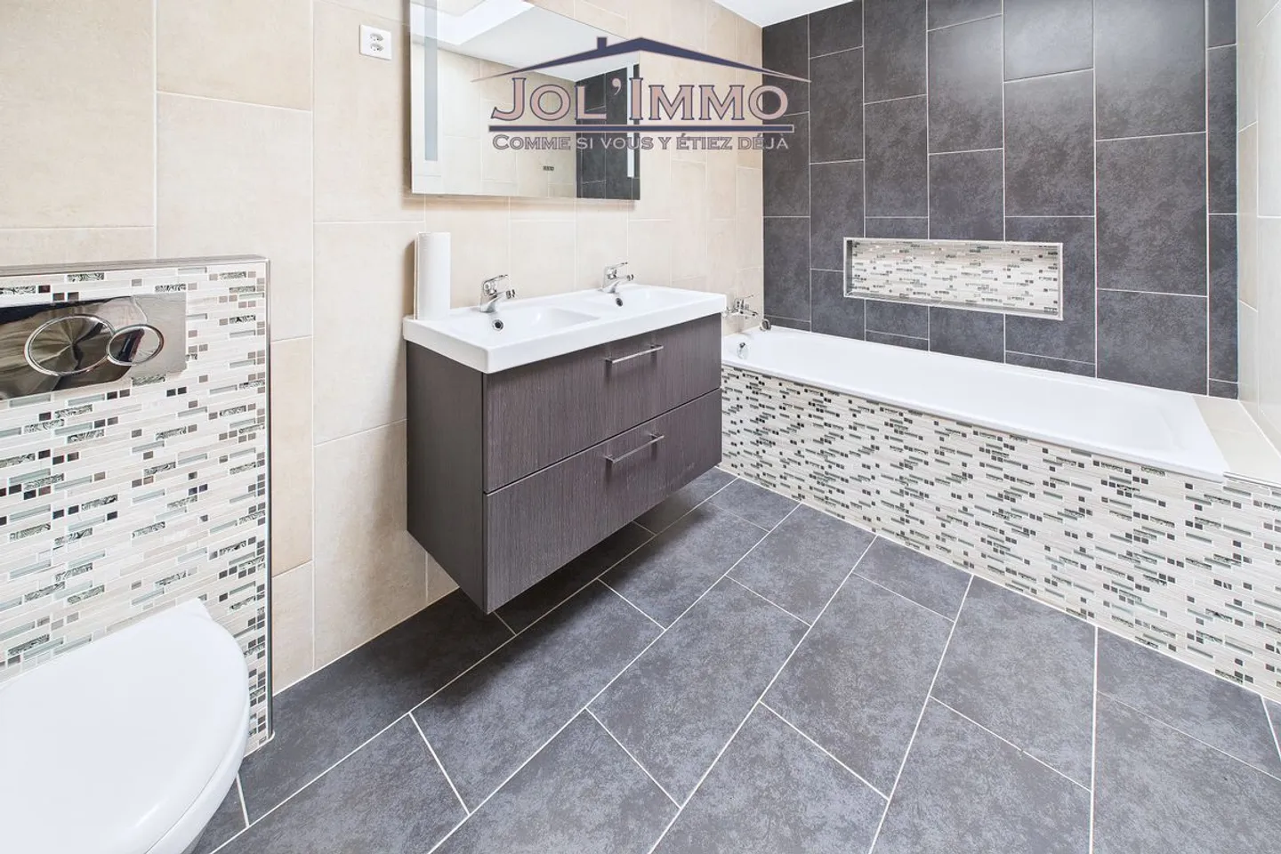 Attique d'exception avec terrasse - Photo 3 sur 11