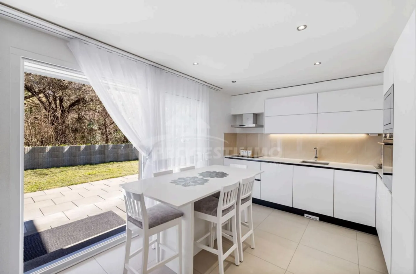 BELLA VILLA MODERNA CON DUE UNITA' A CHARRAT - Foto 6 di 6