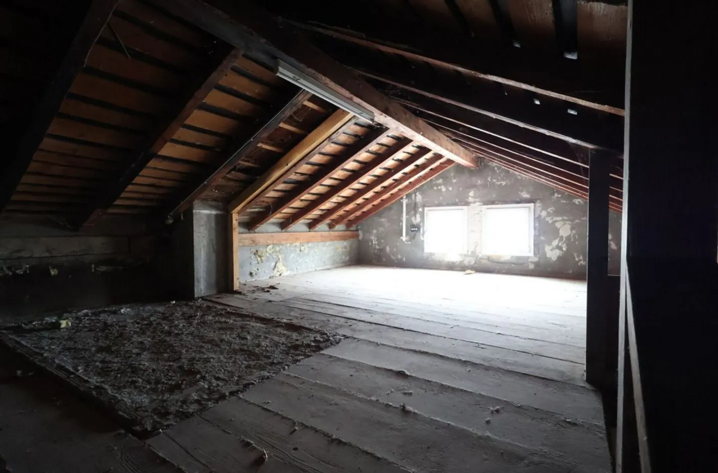 DORFHAUS MIT STALL, DER KOMPLETT UMGEBAUT WERDEN MUSS - Foto 7 von 10