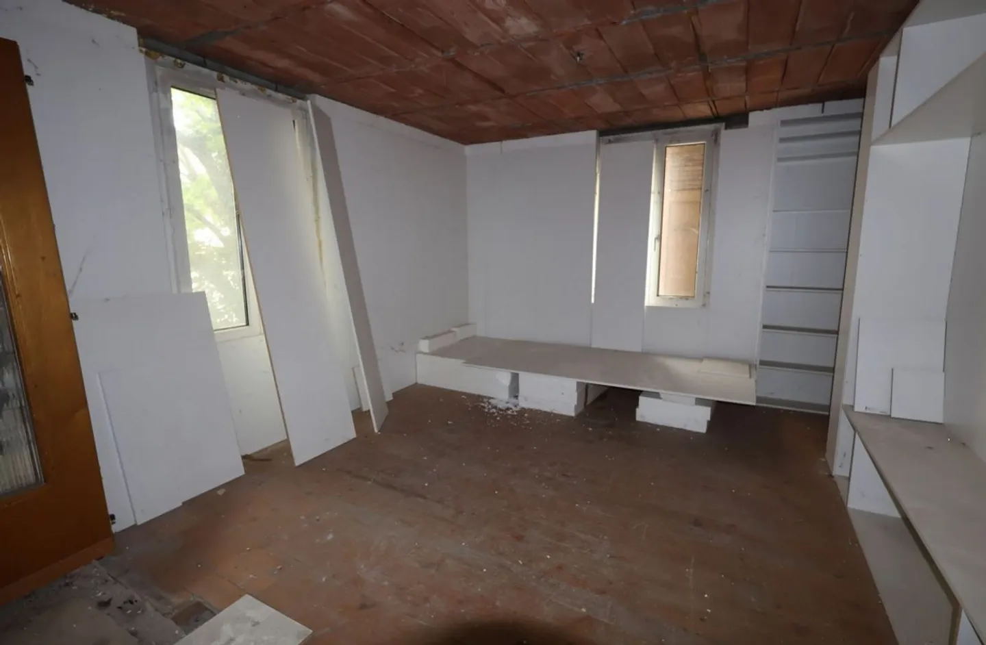 DORFHAUS MIT STALL, DER KOMPLETT UMGEBAUT WERDEN MUSS - Foto 5 von 10