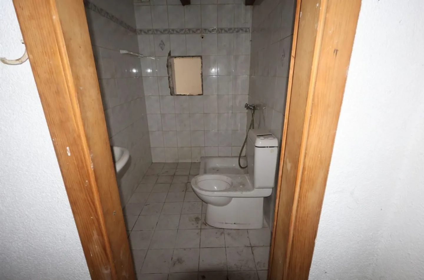 DORFHAUS MIT STALL, DER KOMPLETT UMGEBAUT WERDEN MUSS - Foto 8 von 10