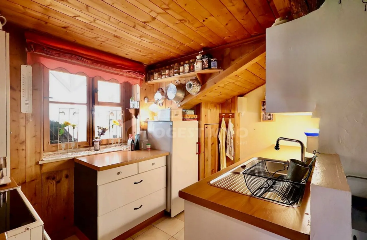 BEAUTIFUL APARTMENT WITH A VIEW IN RAVOIRE - Photo 4 of 9