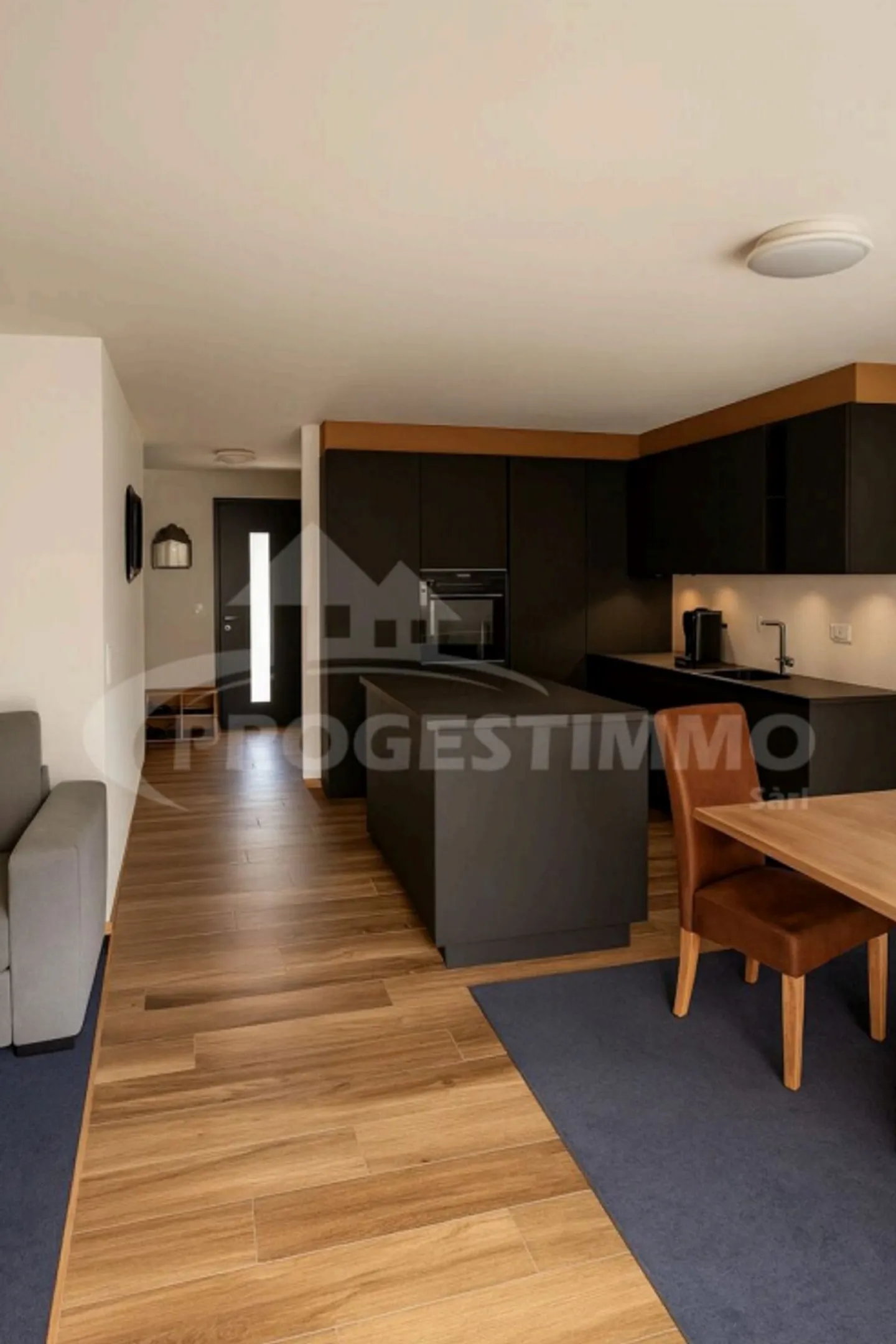 IN VENDITA A CHARRAT UNA BELLA VILLA MODERNA DI 4.5 STANZE - Foto 2 di 2