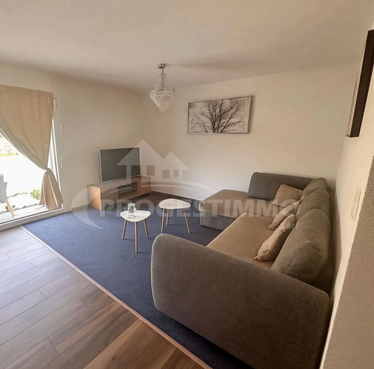 IN VENDITA A CHARRAT UNA BELLA VILLA MODERNA DI 4.5 STANZE - Foto 1 di 2