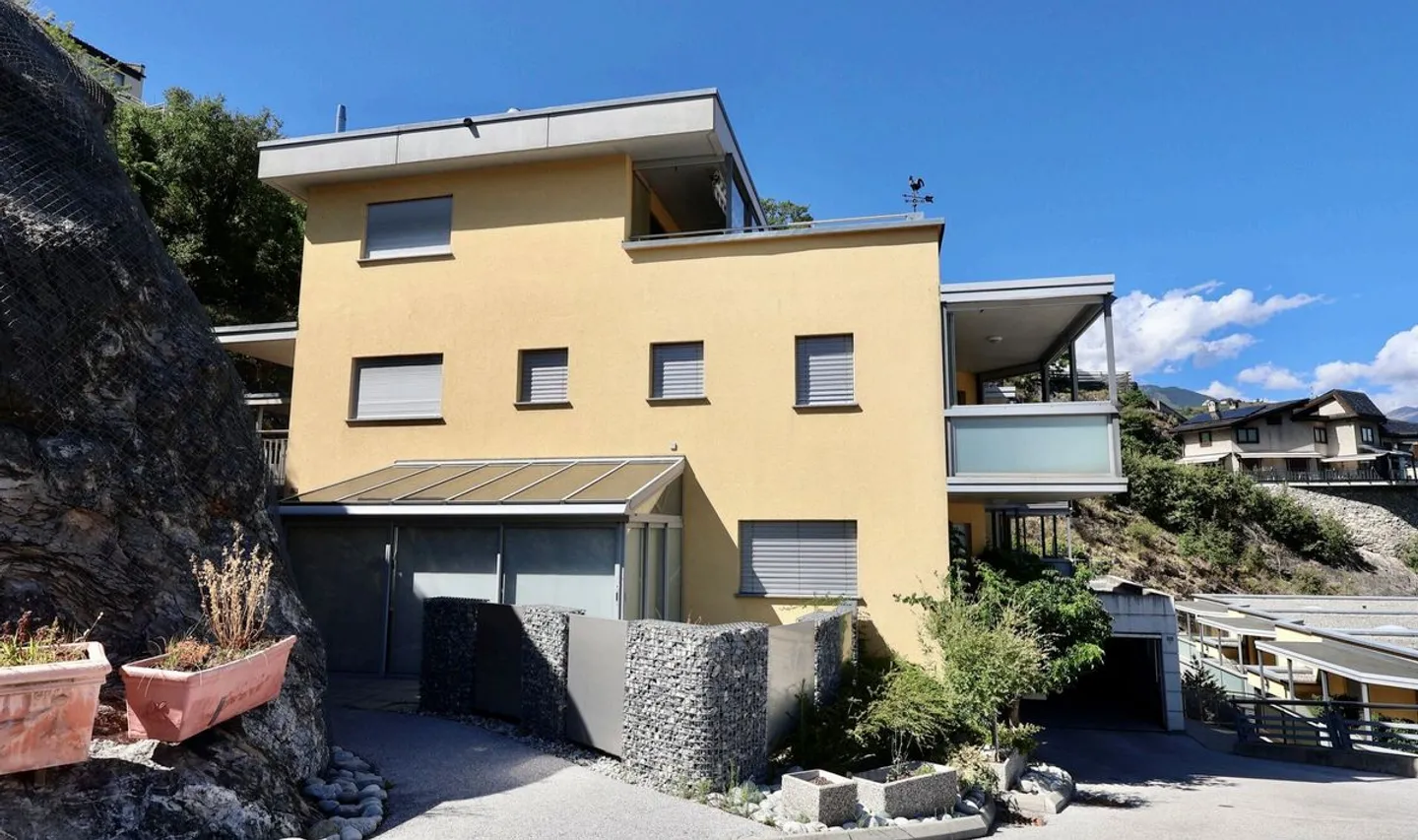 3.5-ROOM HIGH-QUALITY APARTMENT WITH PANORAMIC VIEW - Photo 1 of 13